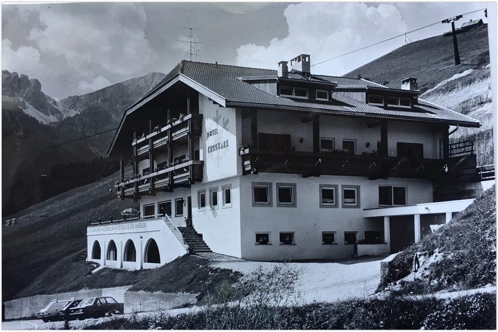 Hotel Kristall: Ihr Rückzugsort in den Dolomiten Hotel Kristall: Ihr Rückzugsort in den Dolomiten