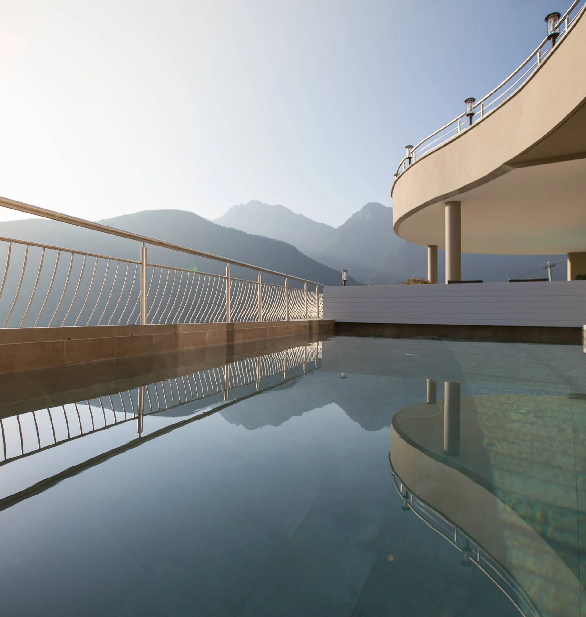 Vacanza nel nostro hotel con piscina a Valdaora