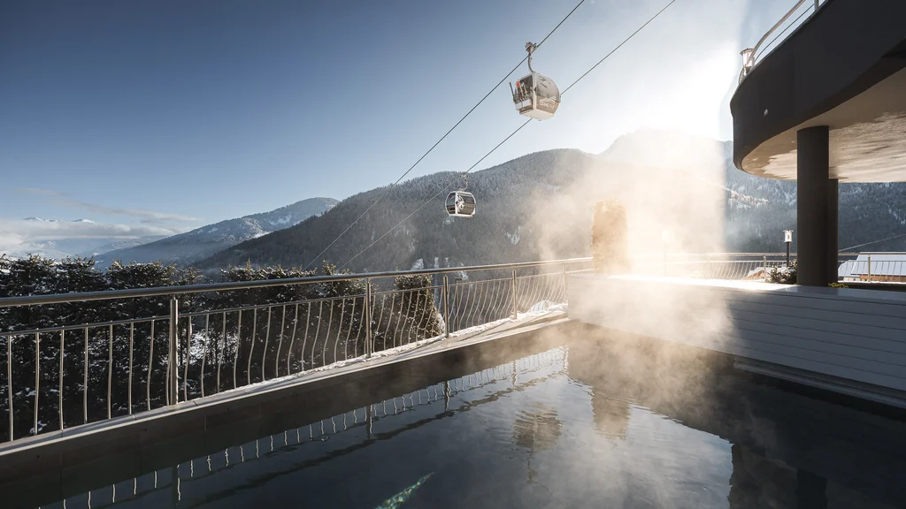 Vacanza nel nostro hotel con piscina a Valdaora