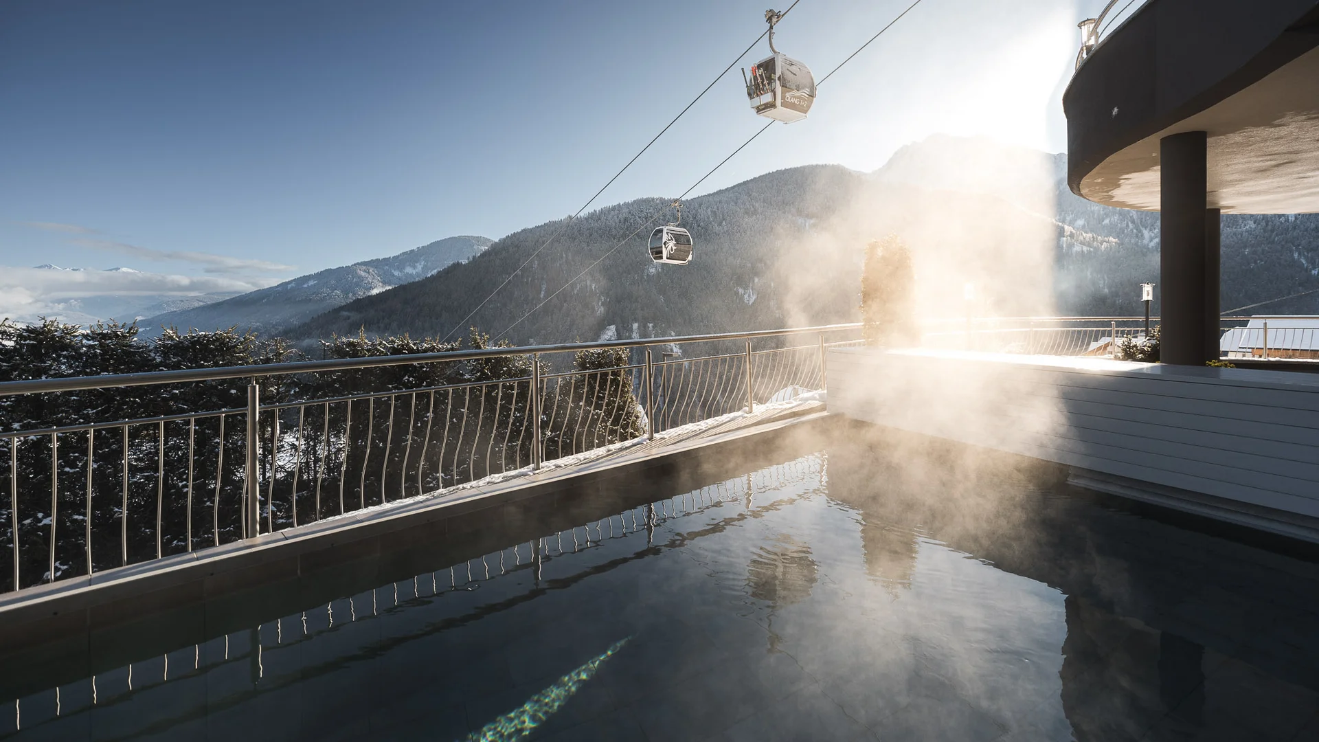 Vacanza nel nostro hotel con piscina a Valdaora