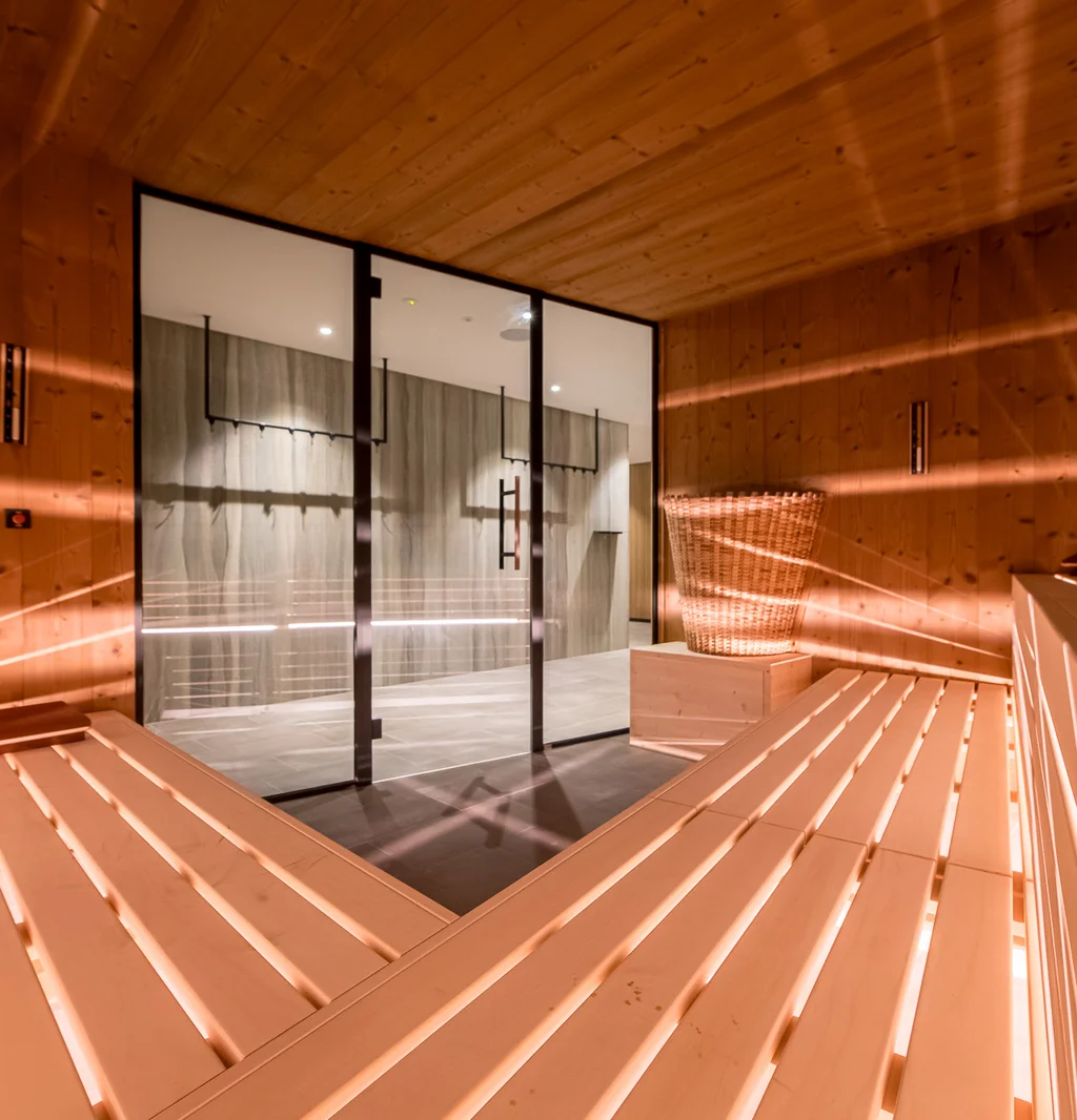 Vacanza nel nostro hotel con piscina a Valdaora