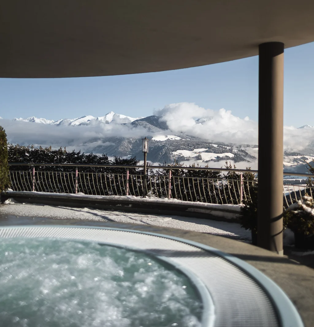 Vacanza nel nostro hotel con piscina a Valdaora