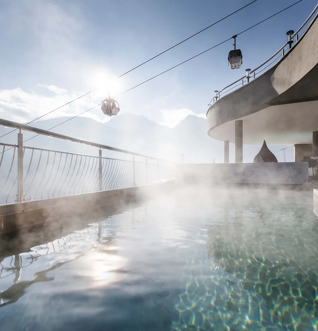 Vacanza nel nostro hotel con piscina a Valdaora