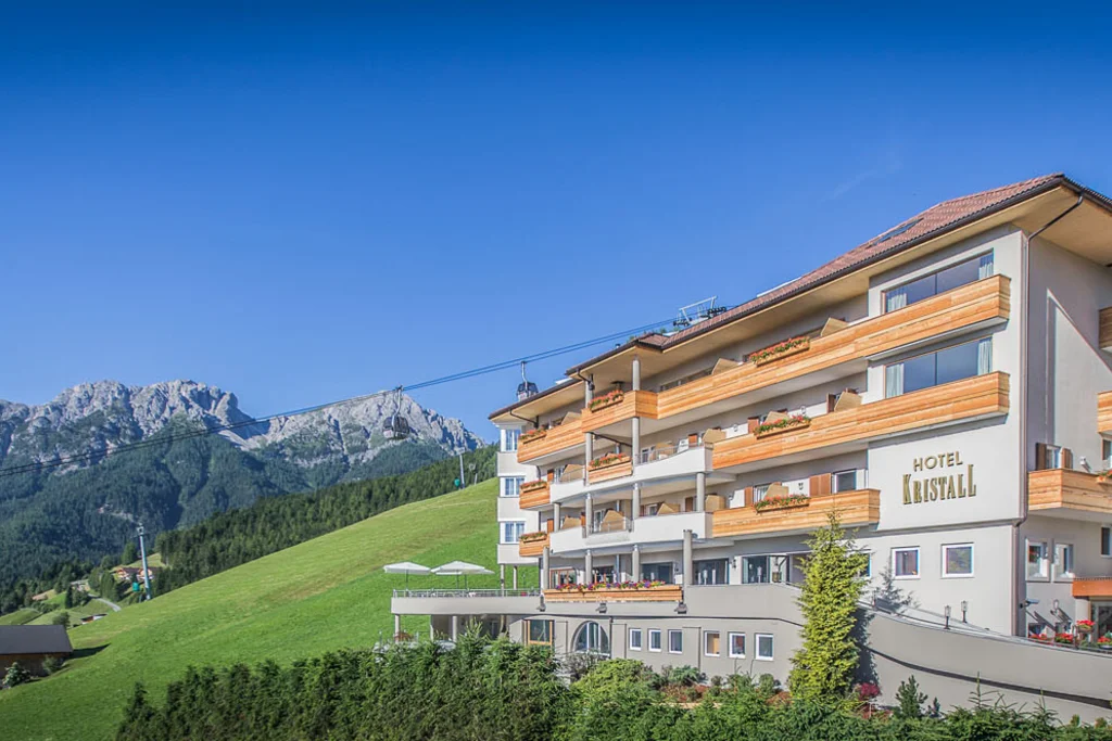 Hotel Kristall: Ihr Rückzugsort in den Dolomiten Hotel Kristall: Ihr Rückzugsort in den Dolomiten