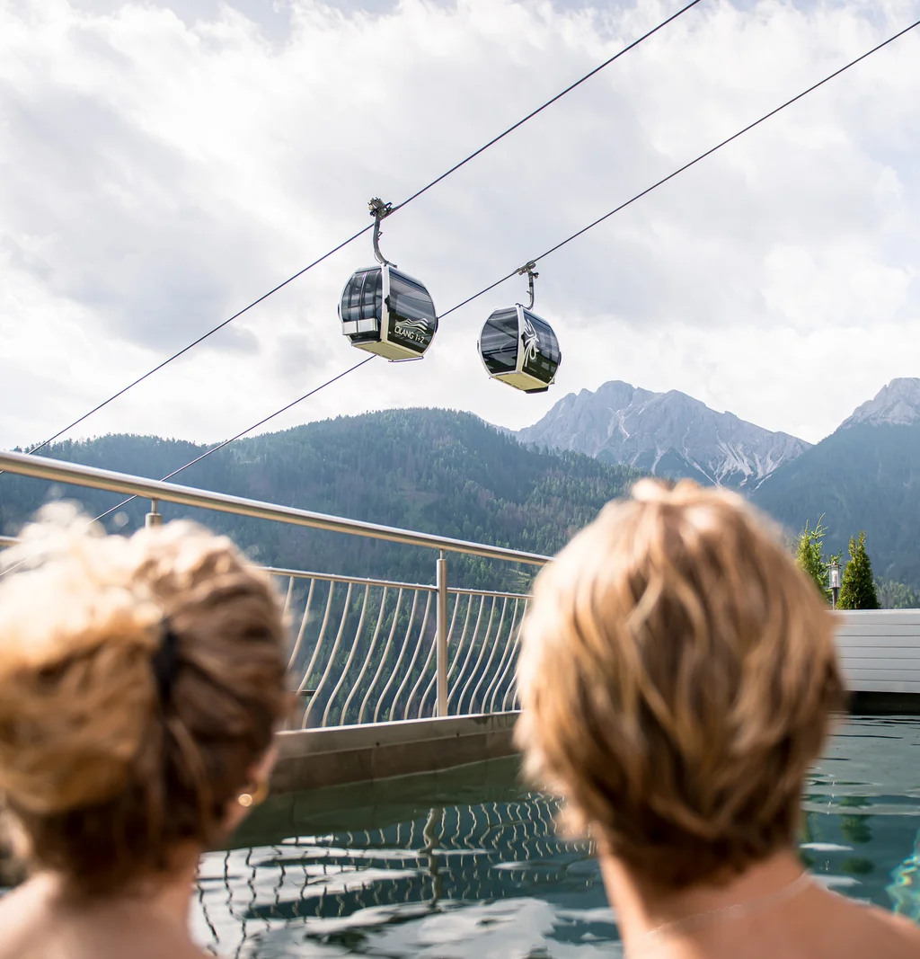 Vacanza nel nostro hotel con piscina a Valdaora